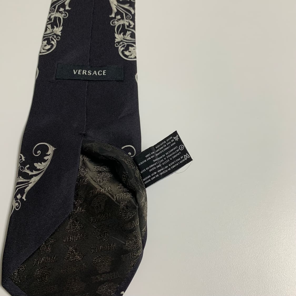 베르사체(VERSACE) 신형라벨 블랙컬러 페이즐리 명품넥타이 A+등급 상품이미지7