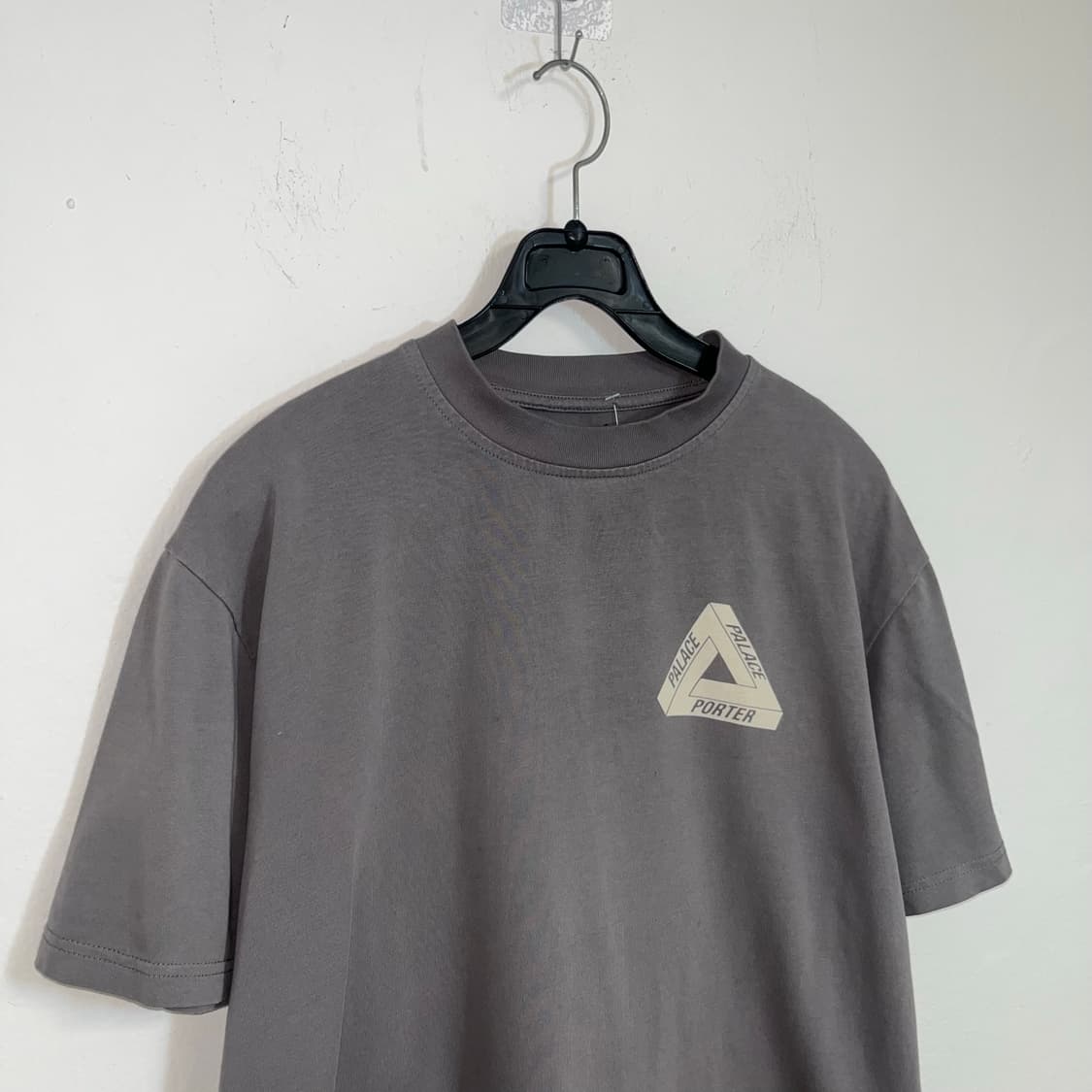 Palace × Porter Triangle Bellboy T-Shirt 상품이미지5