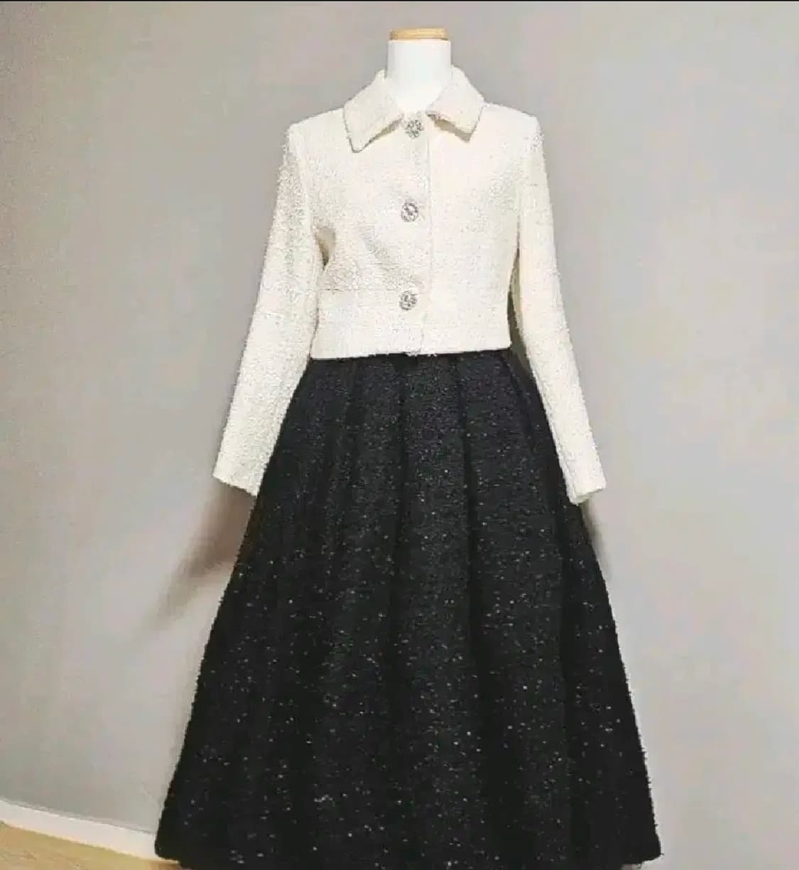 DINT딘트  화이트자켓&블랙스커트 셋업 상품이미지1