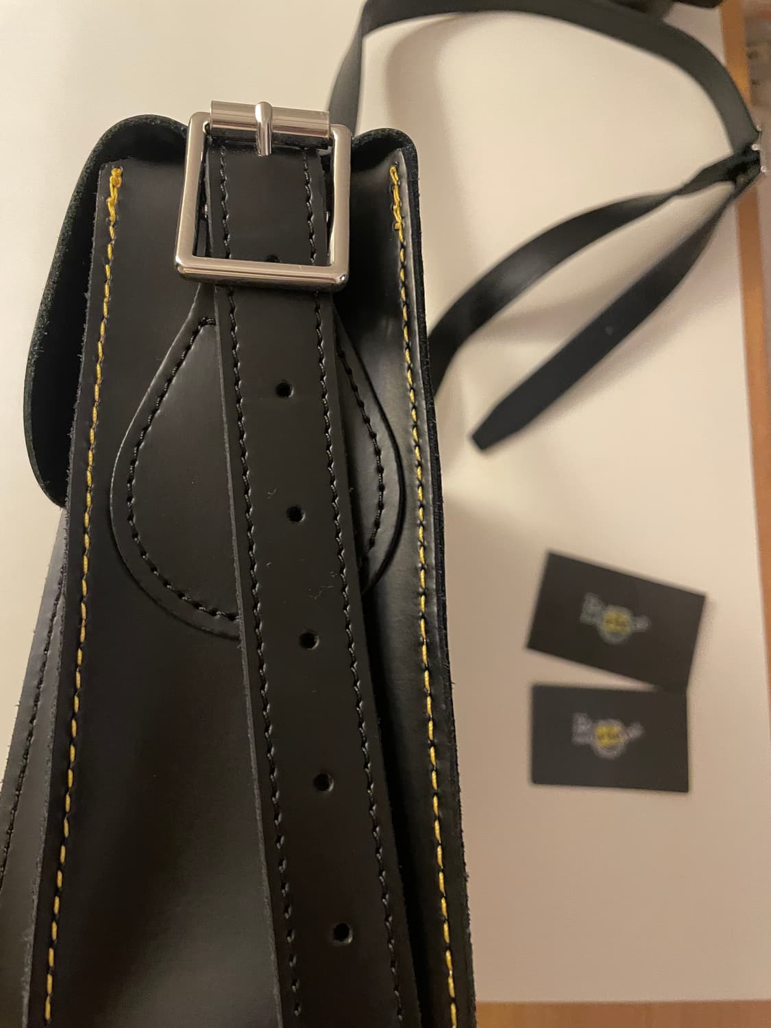 닥터마틴 레더 사첼백 블랙 11인치 상품이미지3