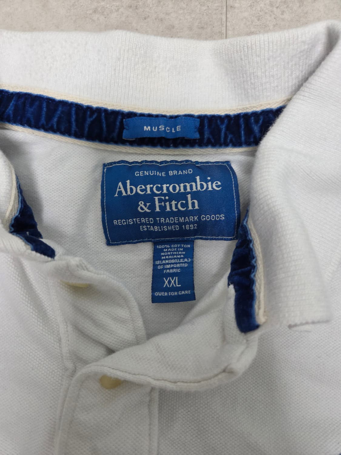 아베크롬비앤피치 화이트 반팔 카라티 상품이미지4