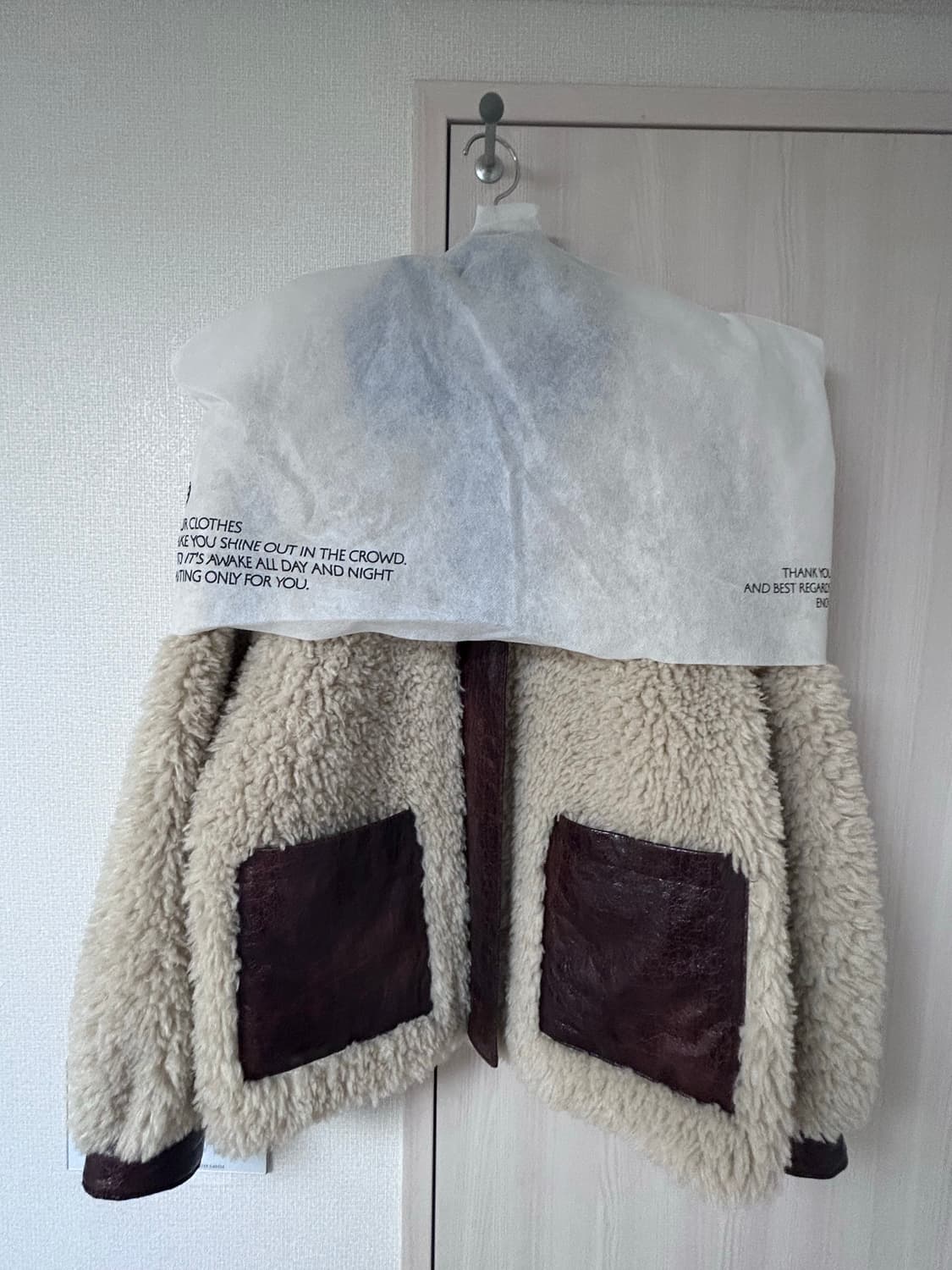 엔오르 LEATHER COLORED FUR JACKET - BEIGE 상품이미지7