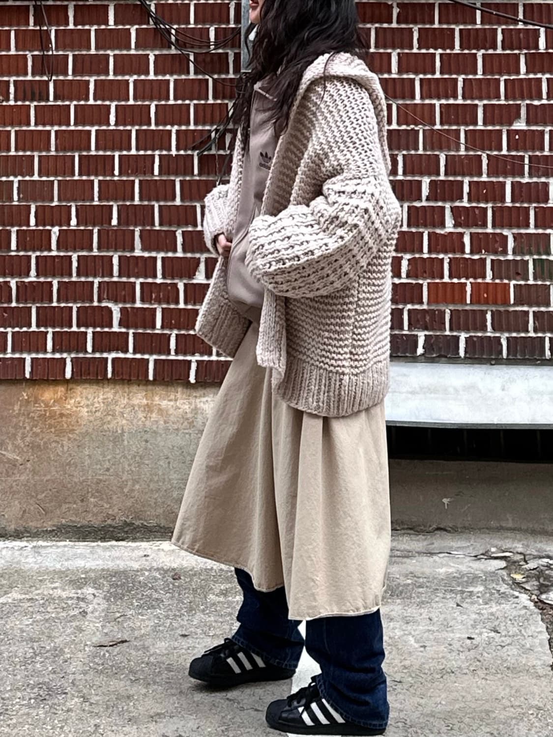 후드 니트 가디건 아디 져지 베이지 스커트 리바이스 팬츠 코디세트 상품이미지3