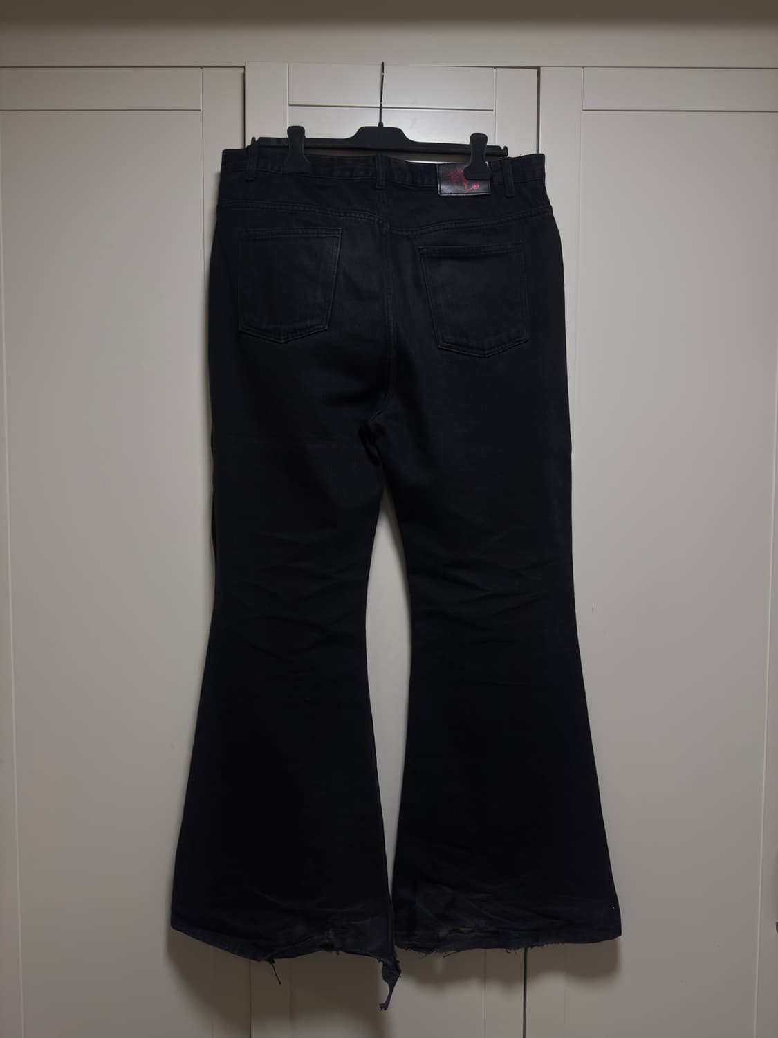 LEATHER PATCH FLARED JEANS V2 상품이미지3