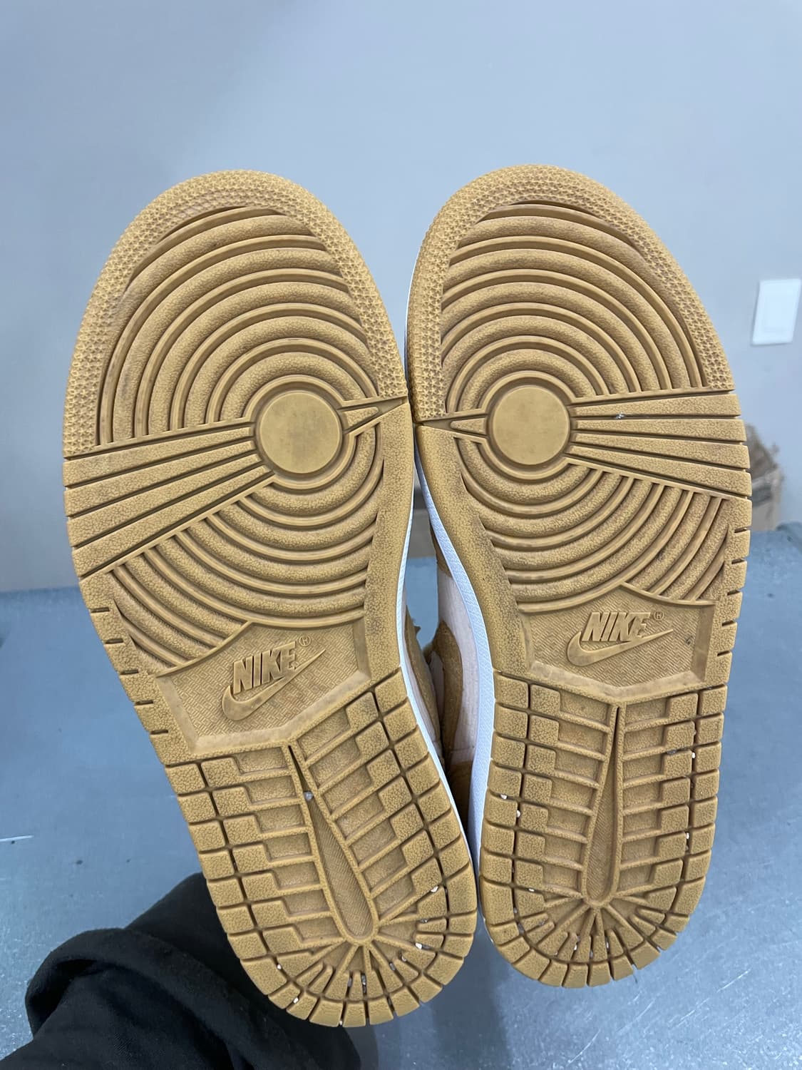 조던 1 로우 SE 코듀로이 탄 245 상품이미지6