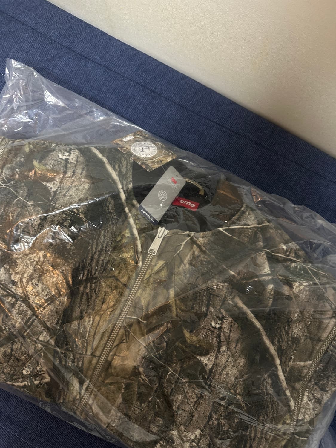 25fw 슈프림 퀄티드 리얼트리 봄버 새상품 L 상품이미지4