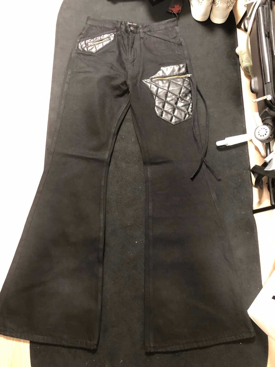 에모스탠스클럽 레더패치 플레어진(1) 묻따 20 상품이미지1