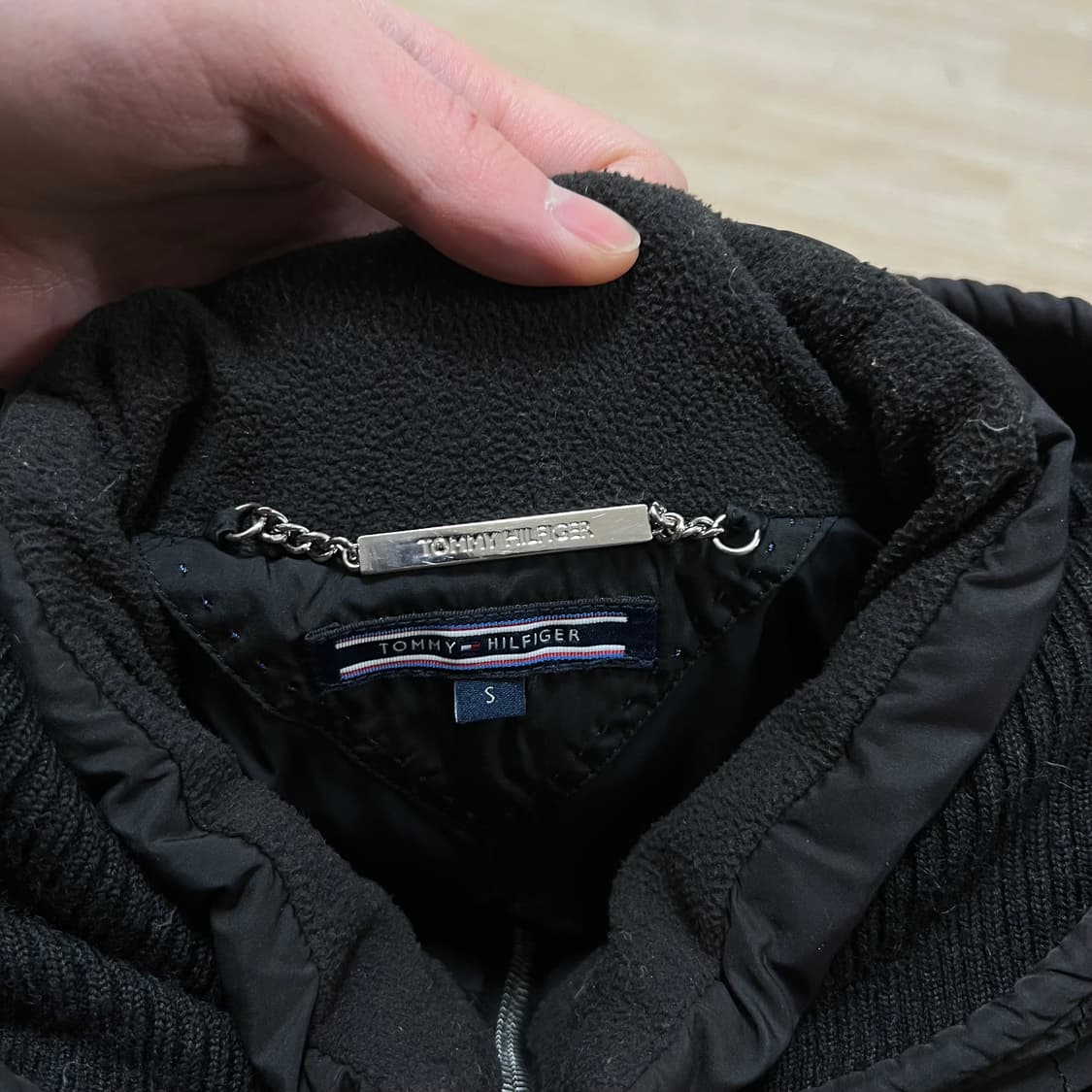 타미힐피거 여성 덕다운 와펜 후드 롱패딩 점퍼 [블랙] S/90 상품이미지5