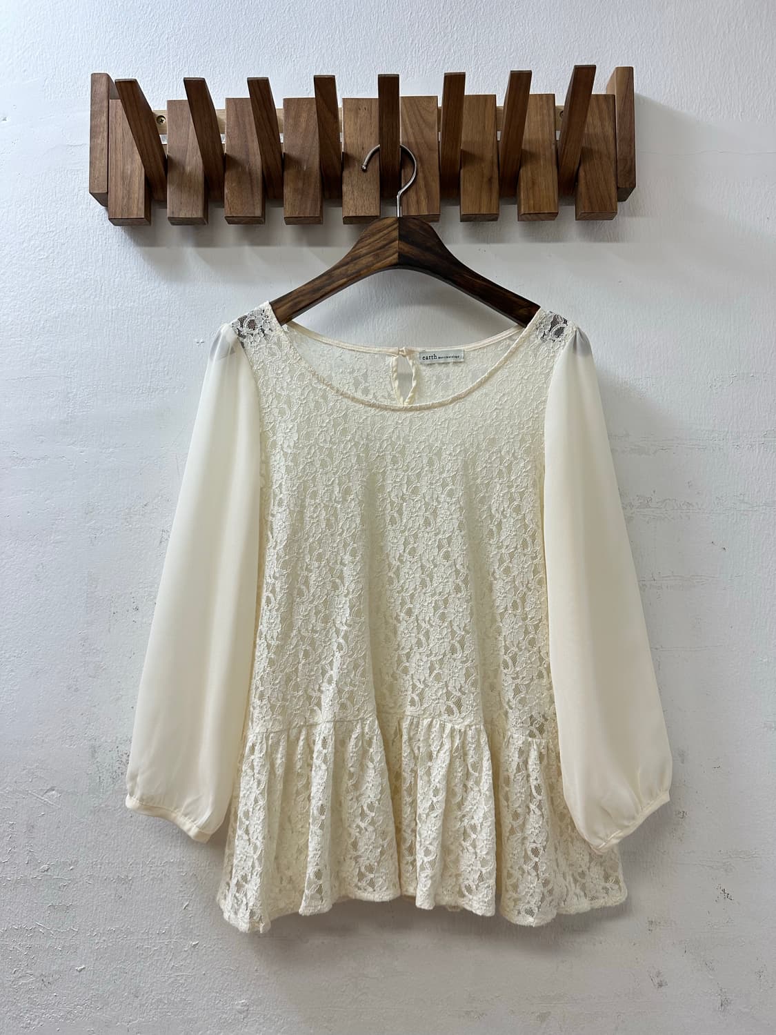 일본빈티지 어스뮤직 아이보리 레이스 페플럼 시스루 소매 블라우스 상품이미지1