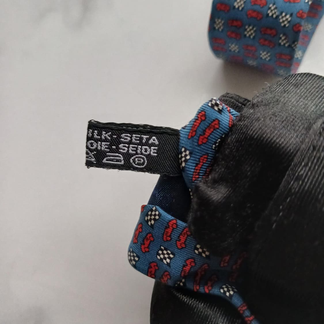 페라가모 실크 블루 체커보드 패턴 넥타이 9.9cm B등급 A18525
 상품이미지10