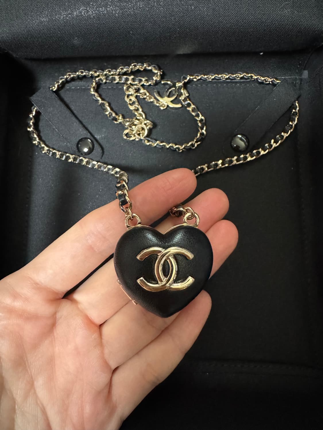샤넬 하트 레더 네크리스 AB9463 상품이미지1