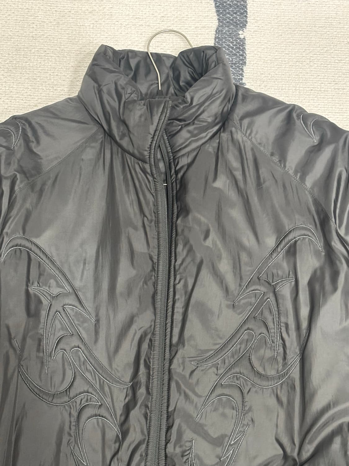 아조바이아조 트라이벌 패딩 차콜 L 상품이미지4