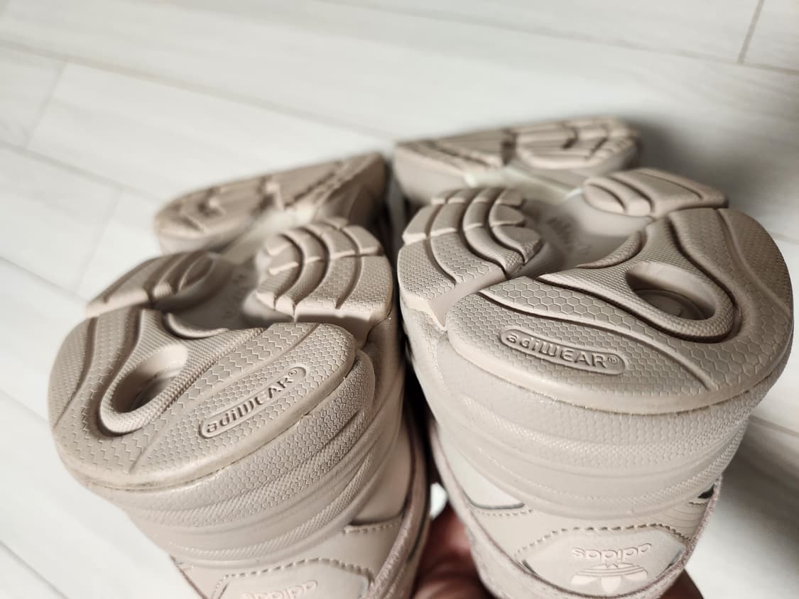 새상품급)아디다스 오리지널 아스티어 운동화(FZ6506) 사이즈255

 상품이미지8