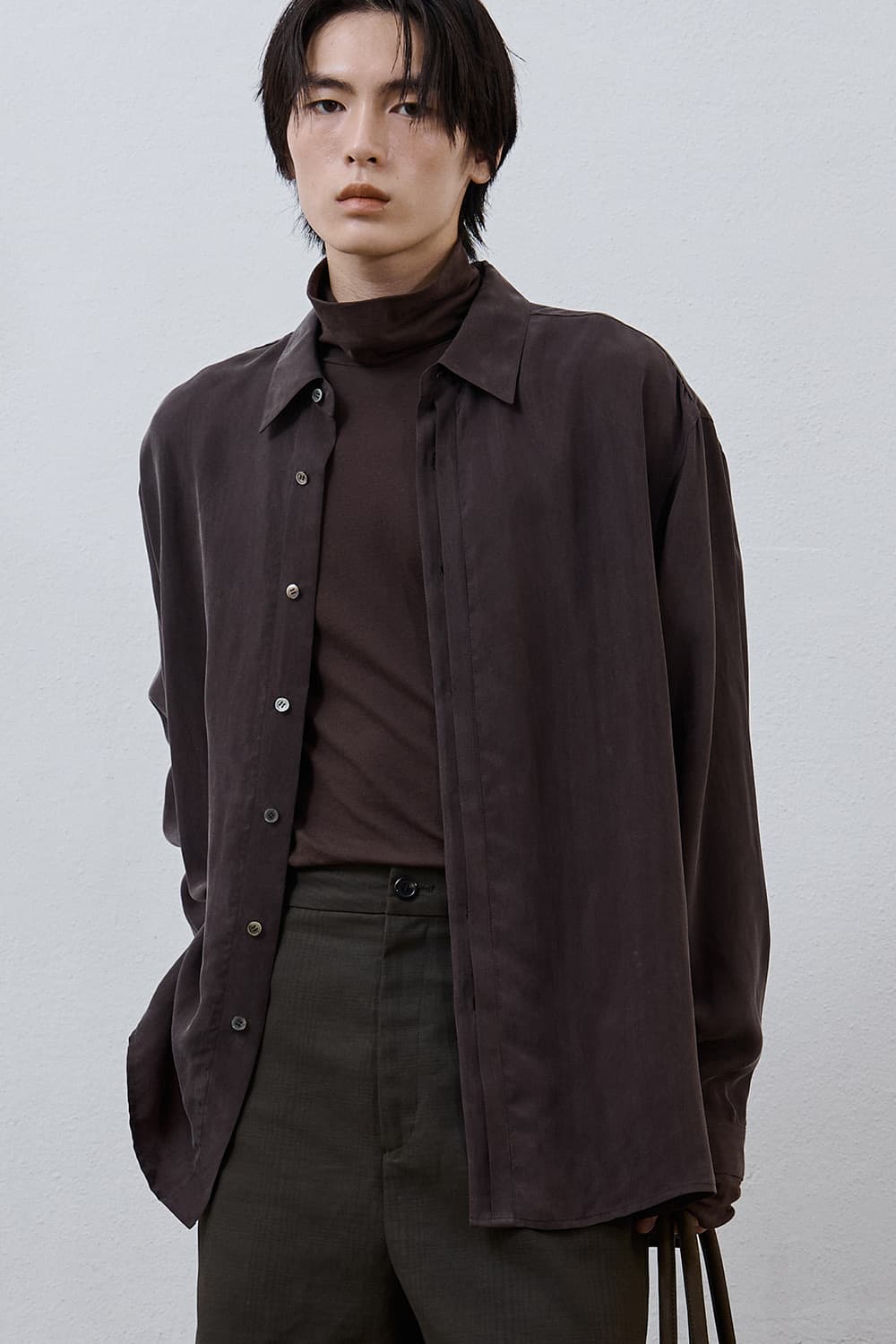 유스 Blind Buttoned Cupro Shirt 다크 브라운 상품이미지1