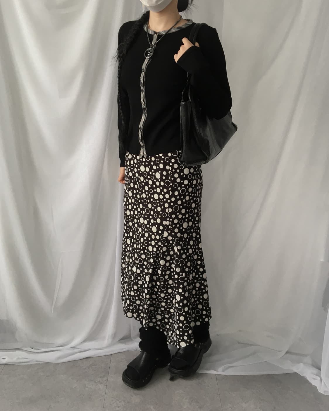 Dot pattern unbalanced drop point skirt 상품이미지3