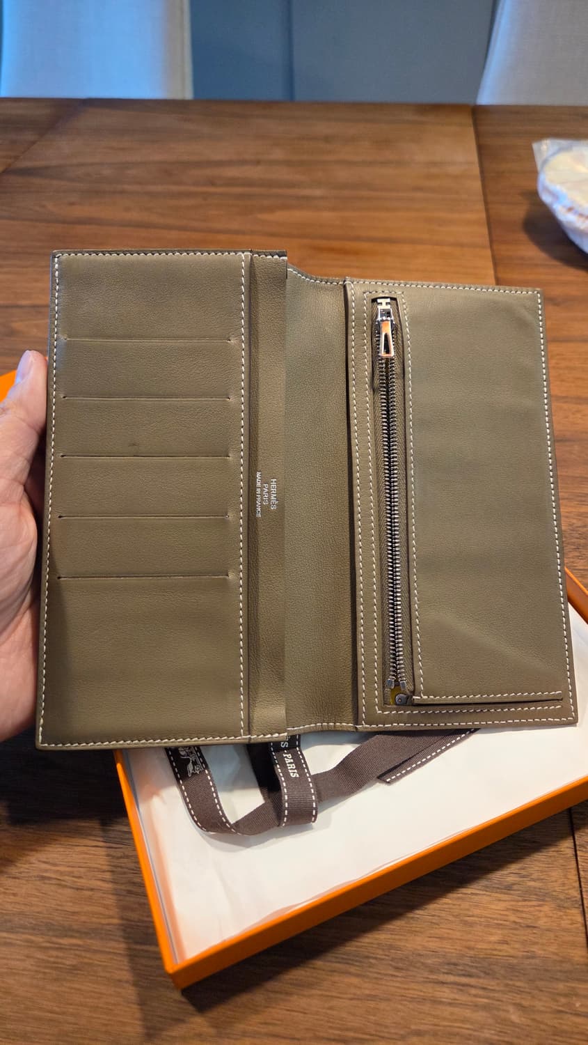 에르메스 트윌 장지갑 에토프색상 팝니다. 상품이미지3