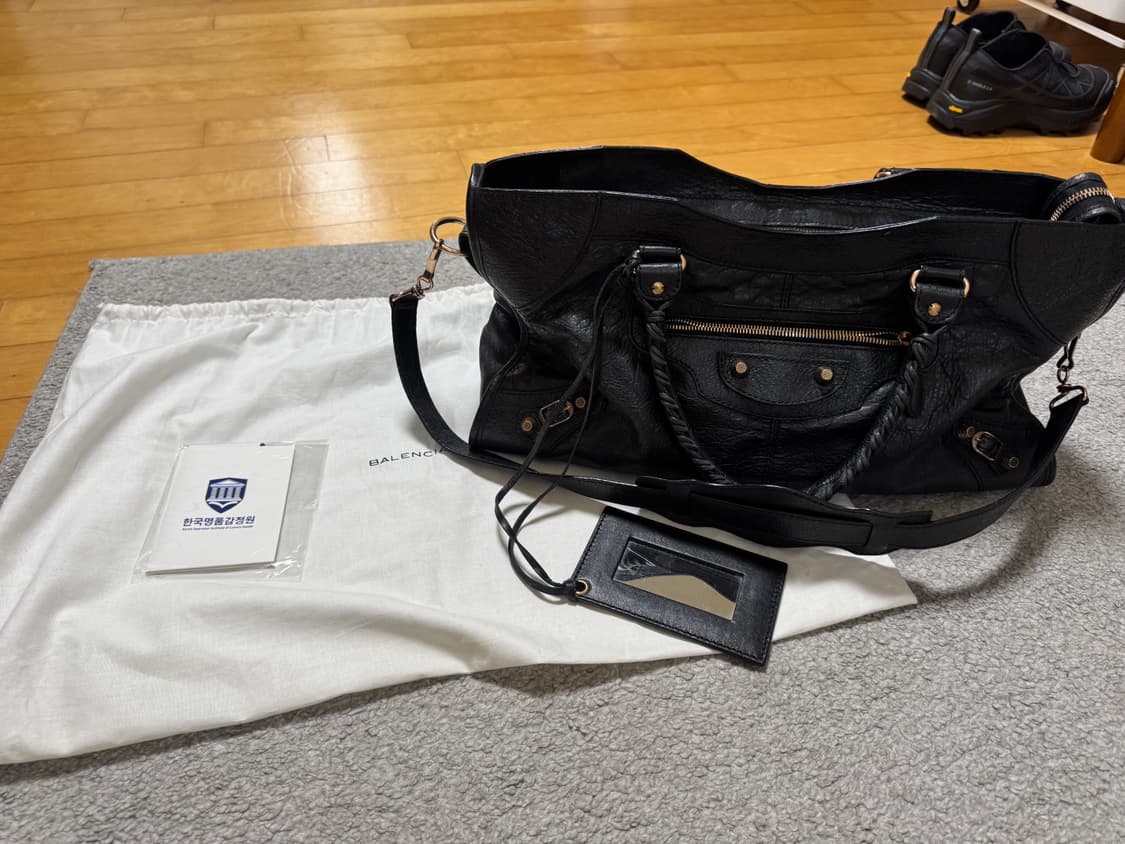 발렌시아가 블랙 가죽 모터백 파트타임 상품이미지1