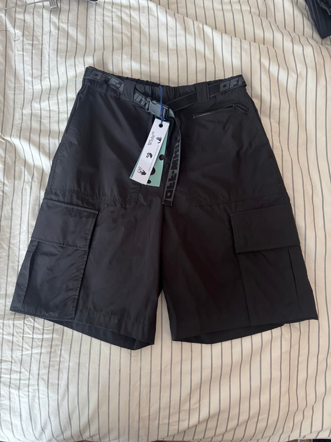 (32인치/새상품) Off-White 카고 쇼츠 블랙 택보유 상품이미지5