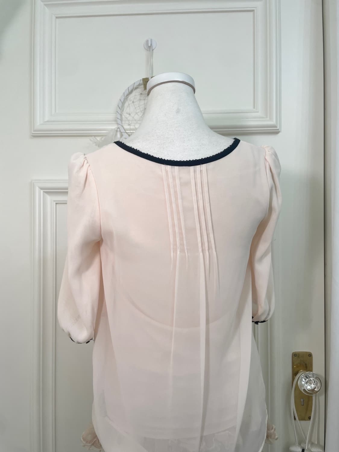 sheer pink black line ruffle blouse 상품이미지4