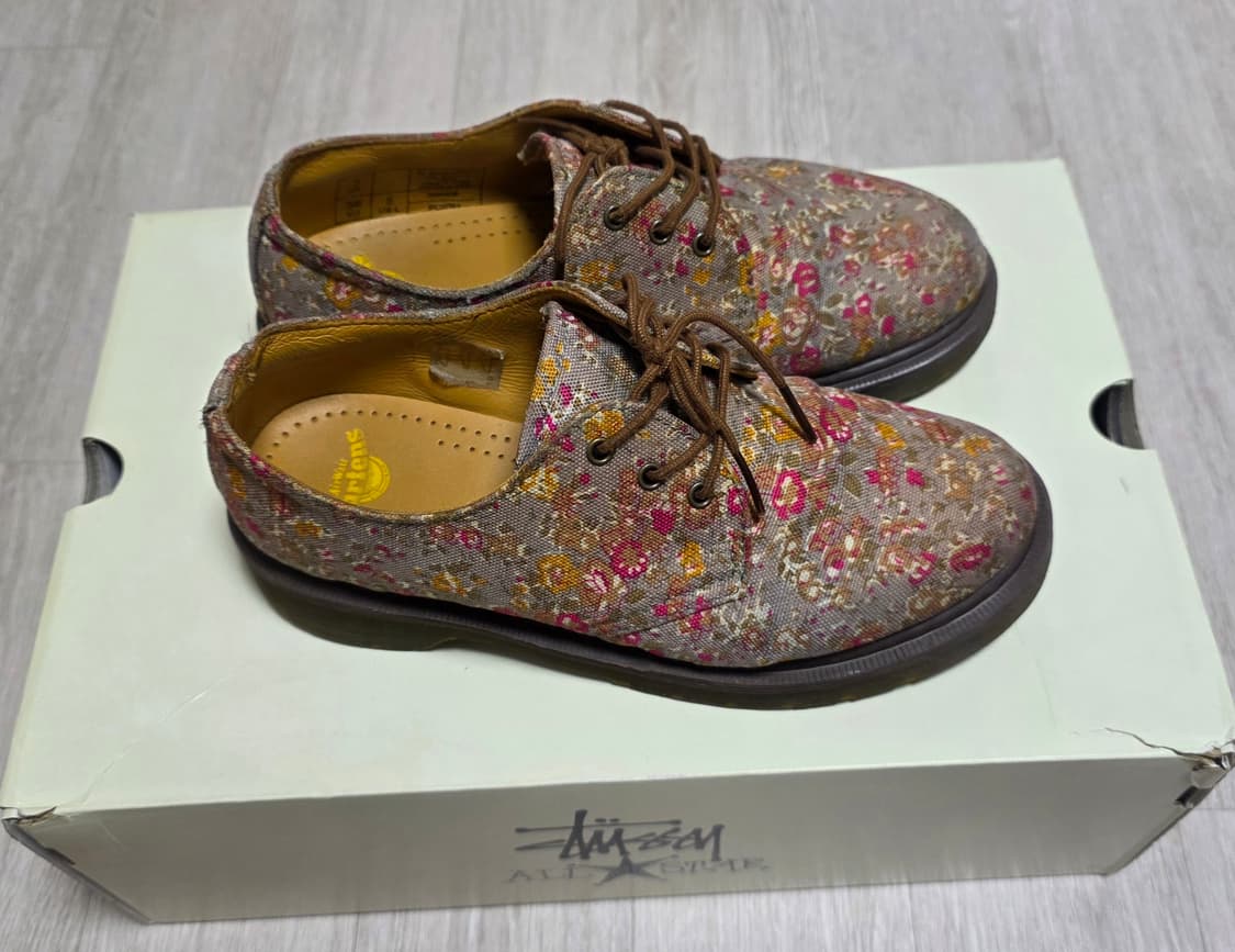 닥터마틴 플로랄 패턴 3홀슈즈 225 상품이미지2