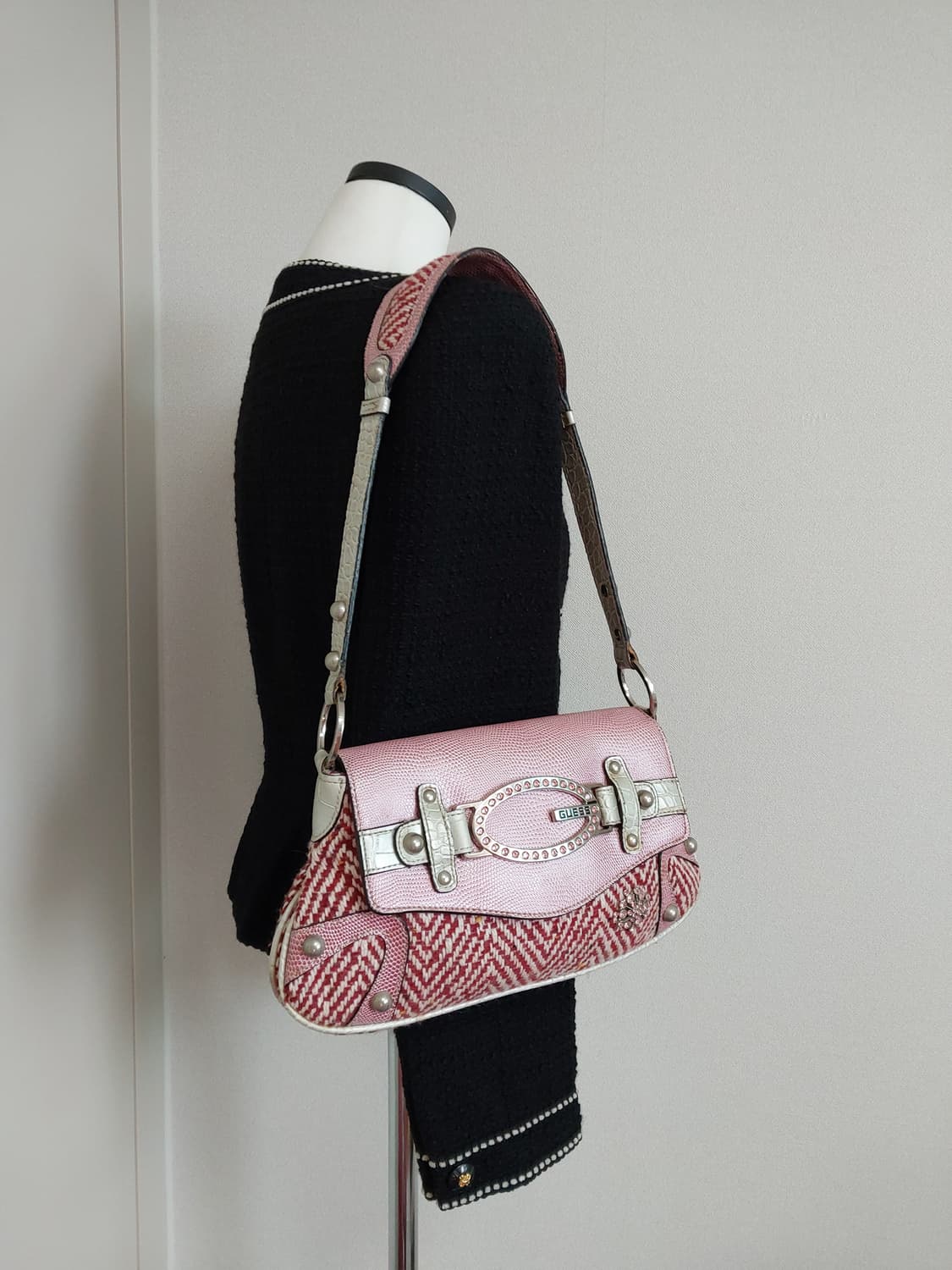 GUESS 게스 트위드 핑크 숄더백 상품이미지4