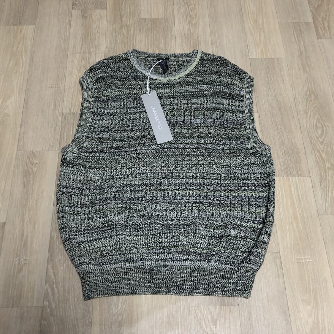 (L) 새상품 언어펙티드 UNAFFECTED 니트 베스트 라임 상품이미지1