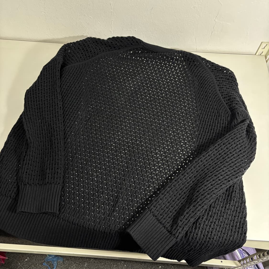 우먼FREE 캘빈클라인 CK 블랙 노버튼 캐시미어혼방 그물 가디건 상품이미지3