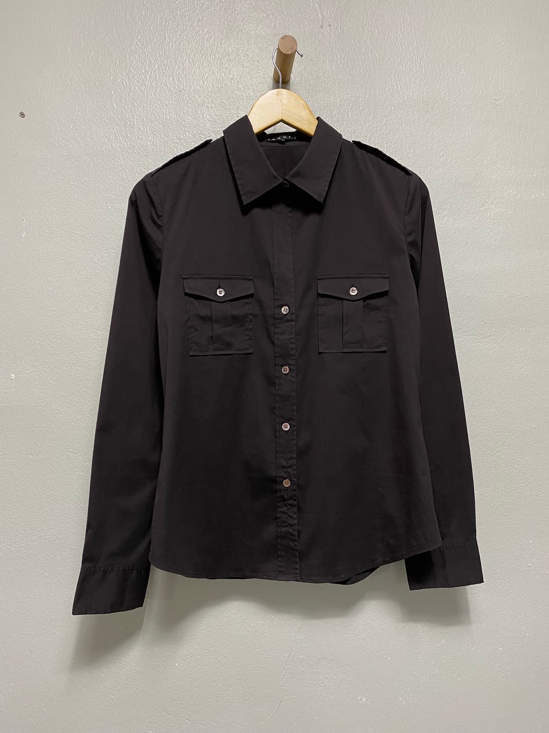 띠어리 포켓 견장 디자인 셔츠 상품이미지1