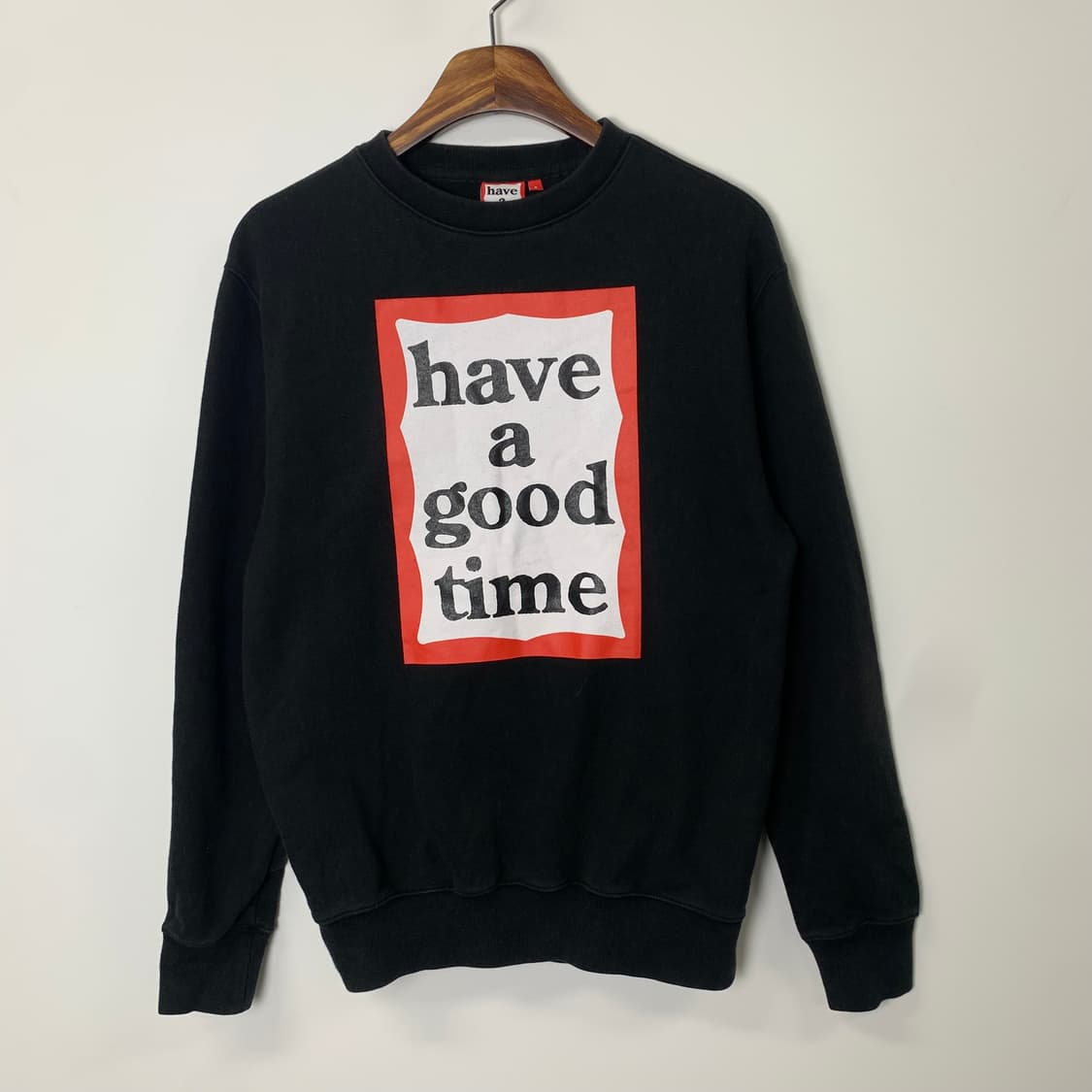 해브어굿타임 박스로고 블랙 맨투맨 상품이미지2