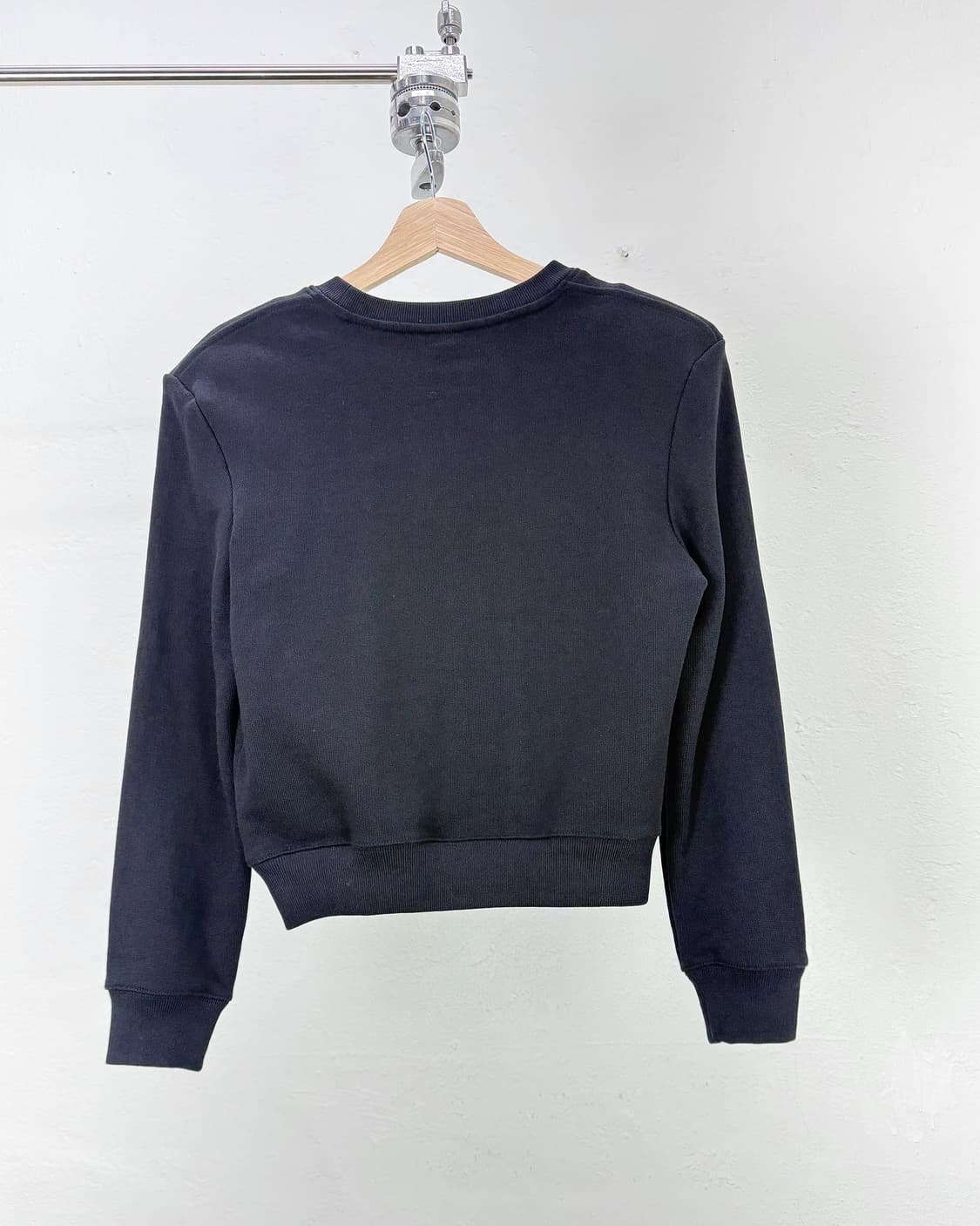 드리스반노튼 숄더패치 블랙 스웨트 셔츠 상품이미지1