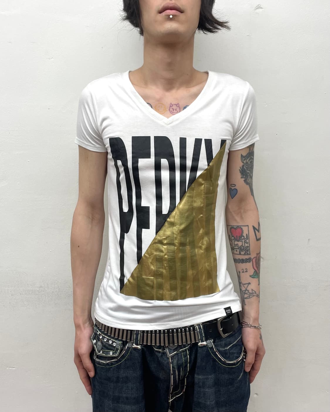 Gold triangle black lettering T-shirt 상품이미지1