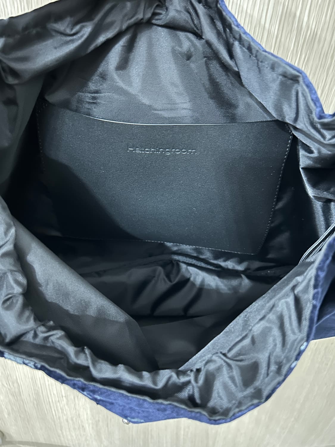 해칭룸 웨이비 백 벨벳 네이비 상품이미지6