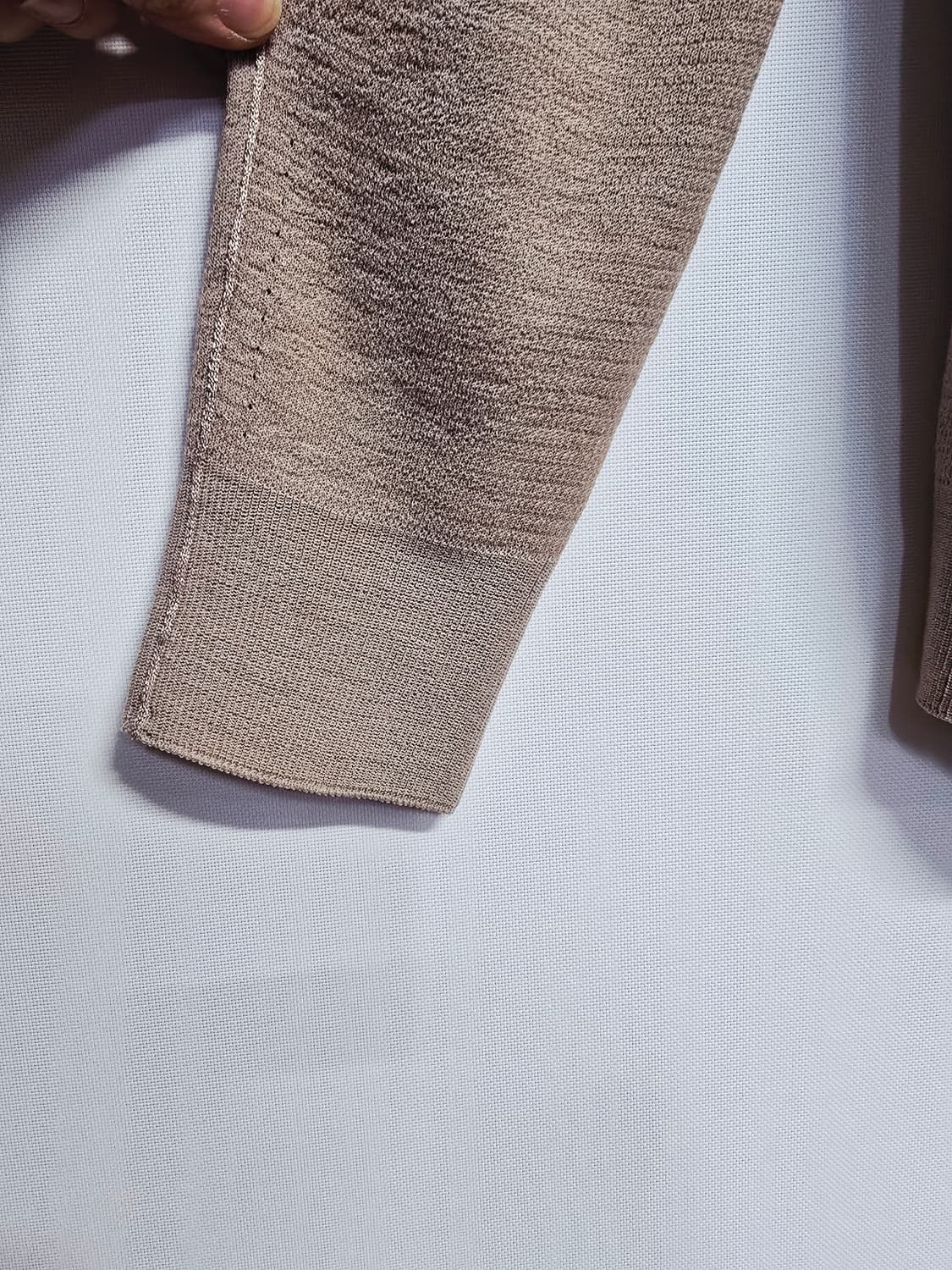 SJSJ 베이지색 모크넥 니트 스웨터 상품이미지4