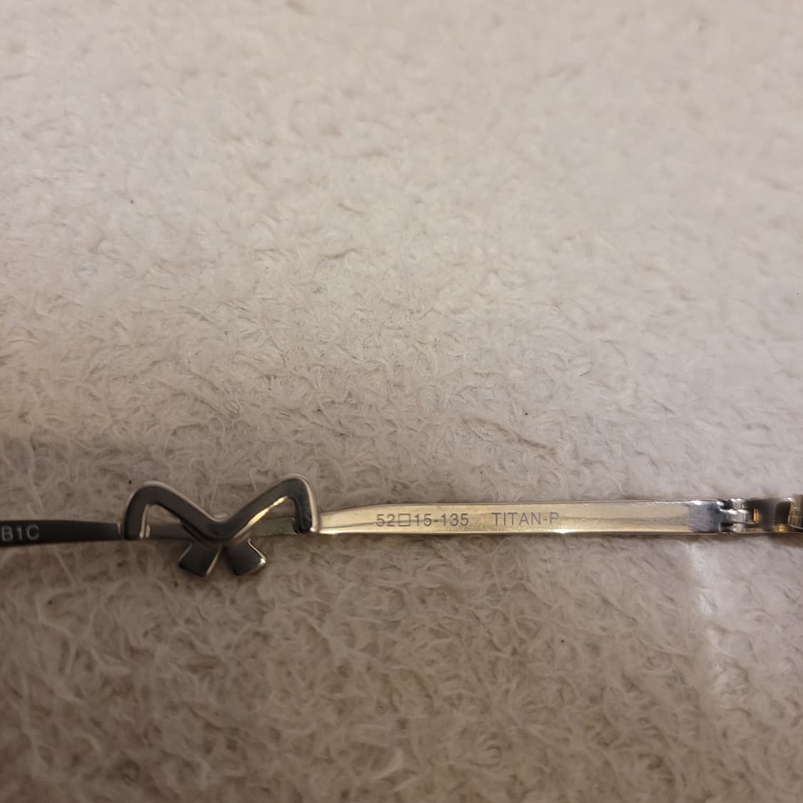 디올 티타늄 안경테 상품이미지6