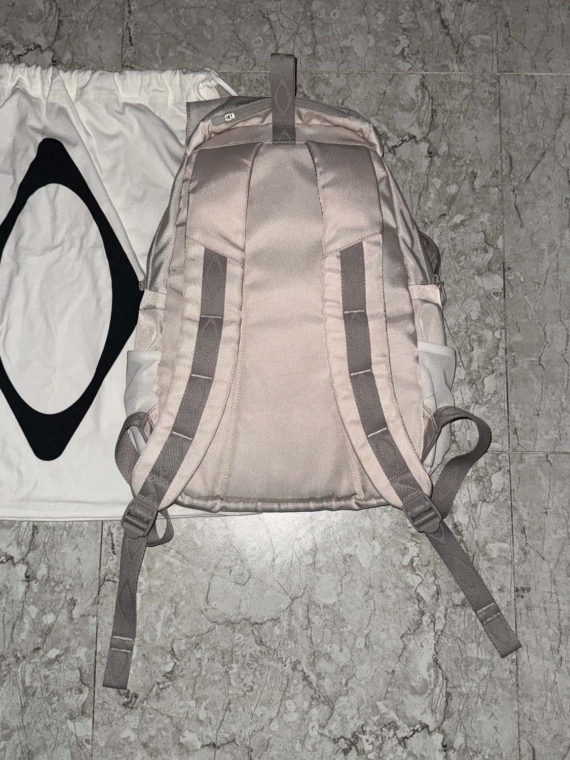 미스치프 버클 플랩 백팩 라이트베이지 상품이미지4