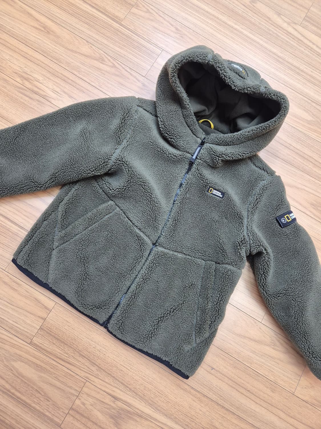 내셔널지오그래픽 키즈 뽀글이 후리스 판매합니다. 색상은 카키색이고, 사이 상품이미지1