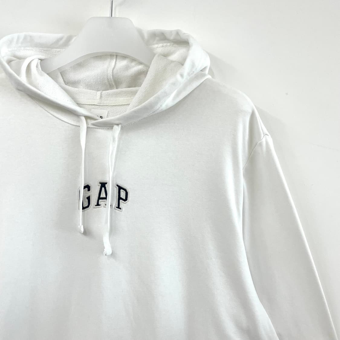 갭 자수로고 화이트 후드티 상품이미지4