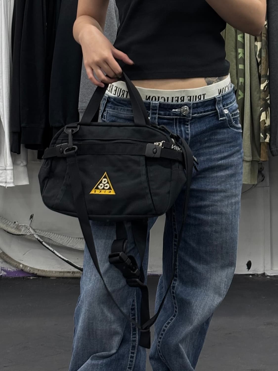 나이키 ACG 크로스백 상품이미지3