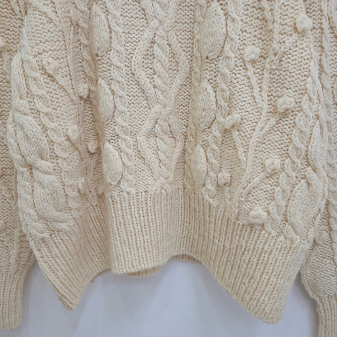 아이보리 케이블 꽈베기 라운드넥 루즈핏 아란 니트 상품이미지6
