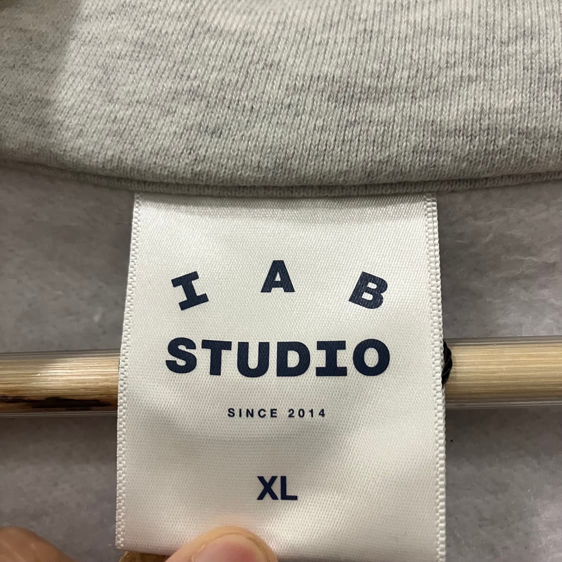 142 아이앱 스튜디오 하프집업 반집업 맨투맨 상품이미지3