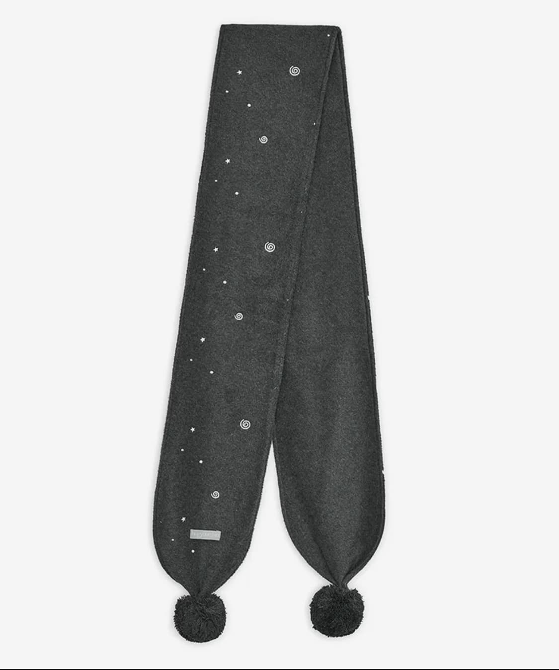 허그유어스킨 엠보 폼폼 플리스 머플러 차콜 상품이미지1