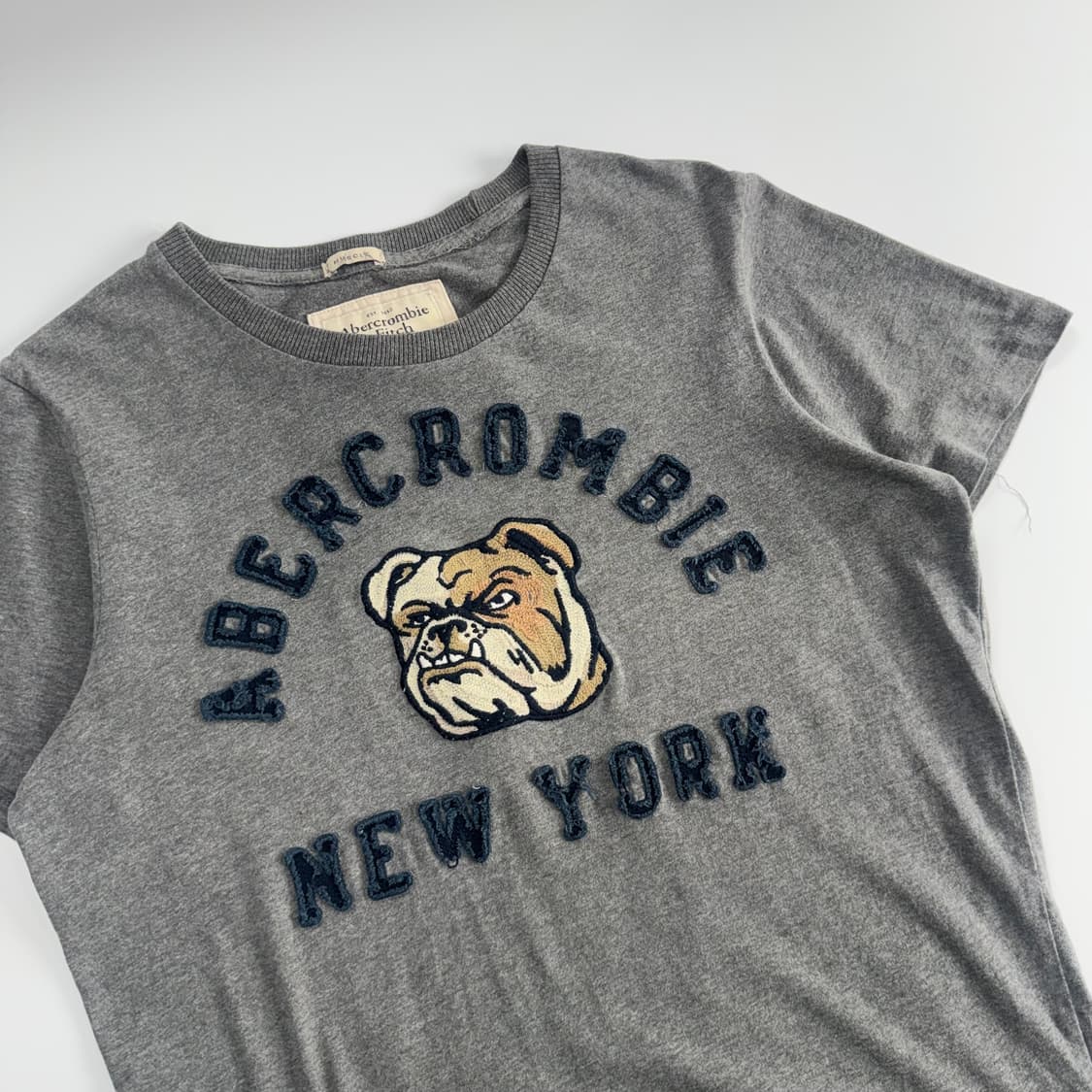 Abercrombie 아베크롬비 스펠아웃 로고 그레이 반팔  상품이미지4