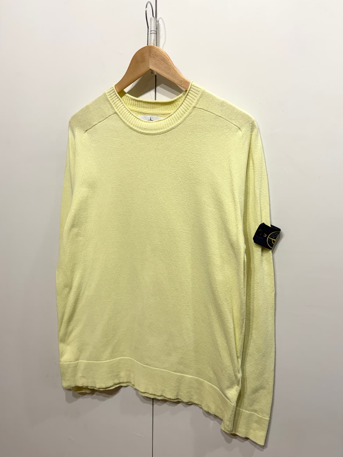 스톤아일랜드 와펜 패치 레몬 니트 상품이미지2