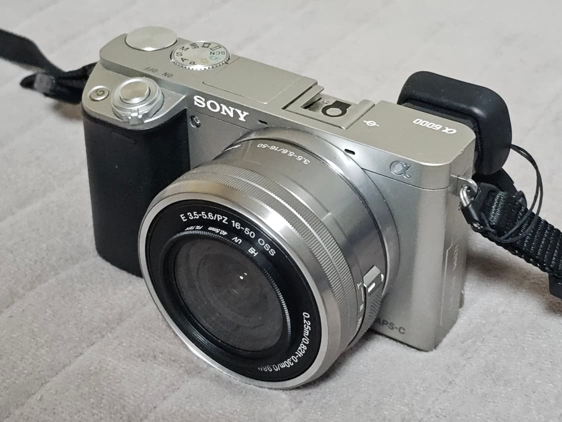 소니 A6000 미러리스 카메라 상품이미지3