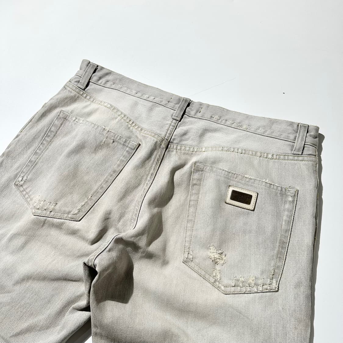 (매장판) 돌체 앤 가바나 메탈 플레이트 디스트레스드 데님 팬츠 상품이미지3