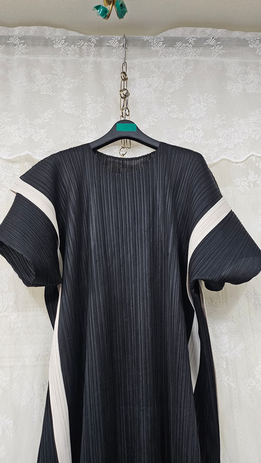 블랙 주름 화이트 라인 롱원피스  상품이미지4