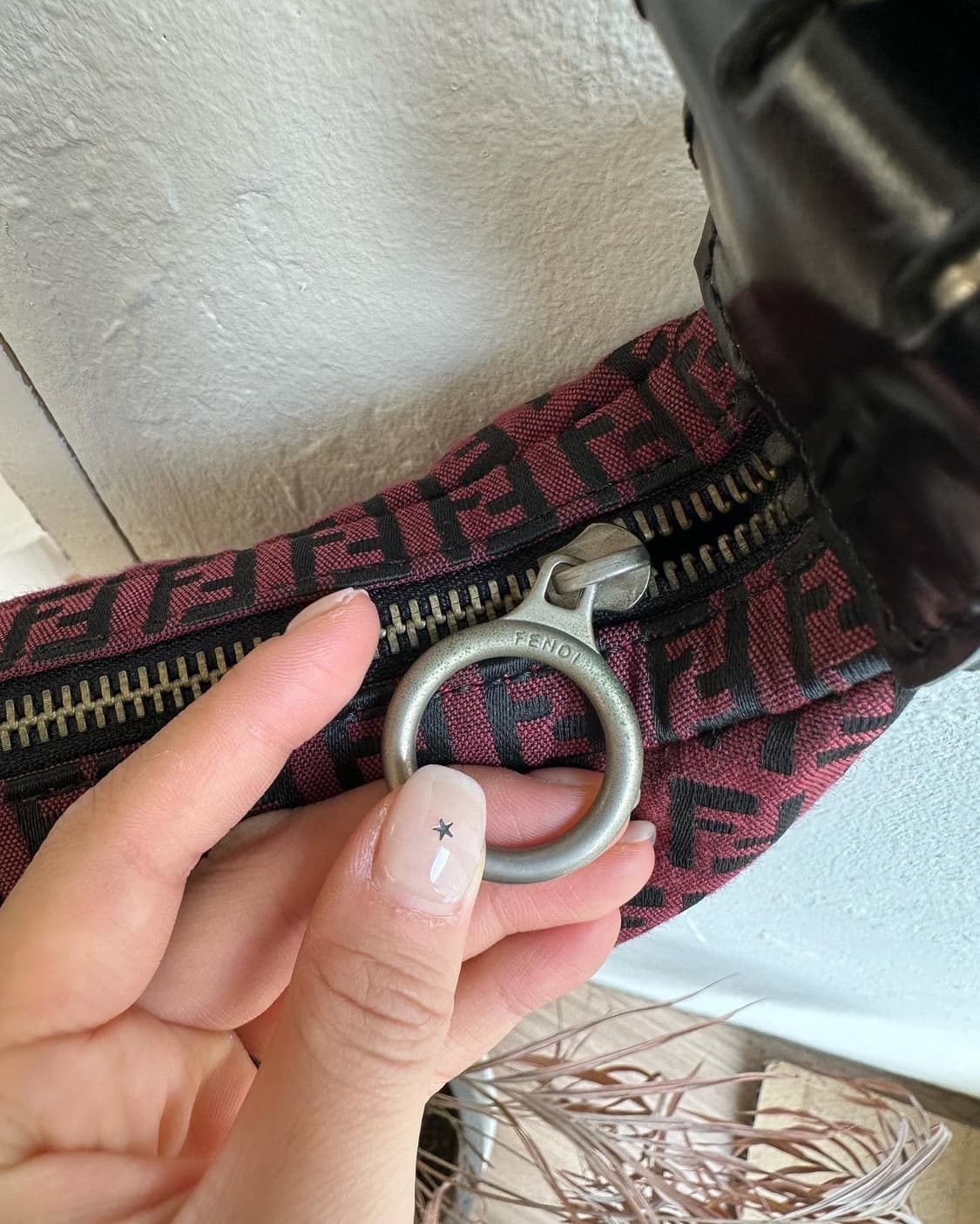 펜디 버건디 주카패턴 버클 숄더백  상품이미지5