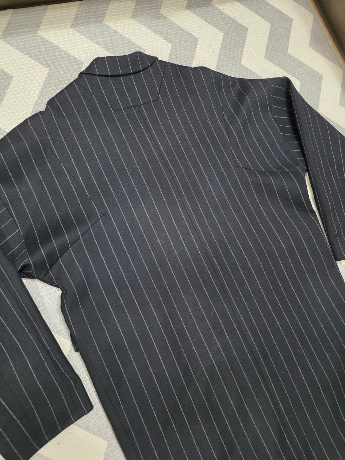 준지 핀스트라이프 오버핏 울 롱코트 46 (정가 139만원) 상품이미지4