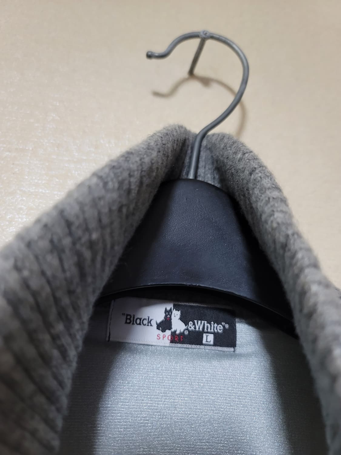 블랙앤화이트 방풍 반집업니트 상품이미지7