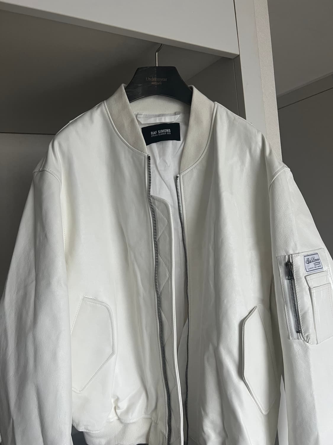 라프시몬스 23ss 레더 봄버 화이트 50 상품이미지1